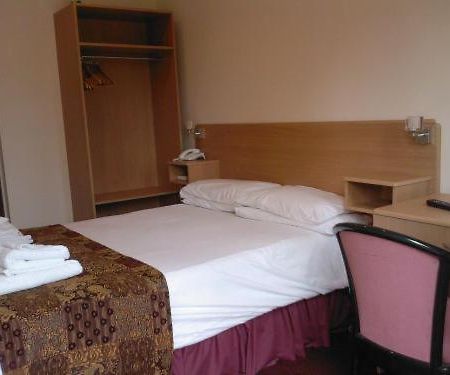 Heath Lodge Hotel Nr Nec 비켄힐 객실 사진