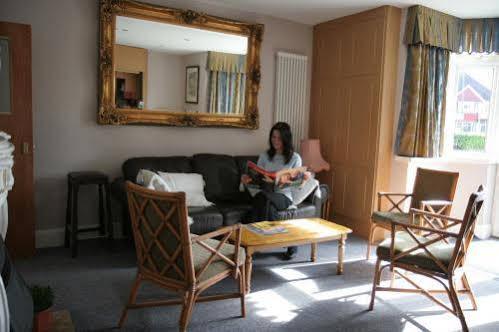 Heath Lodge Hotel Nr Nec 비켄힐 외부 사진