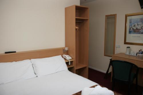Heath Lodge Hotel Nr Nec 비켄힐 객실 사진