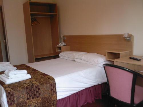 Heath Lodge Hotel Nr Nec 비켄힐 객실 사진